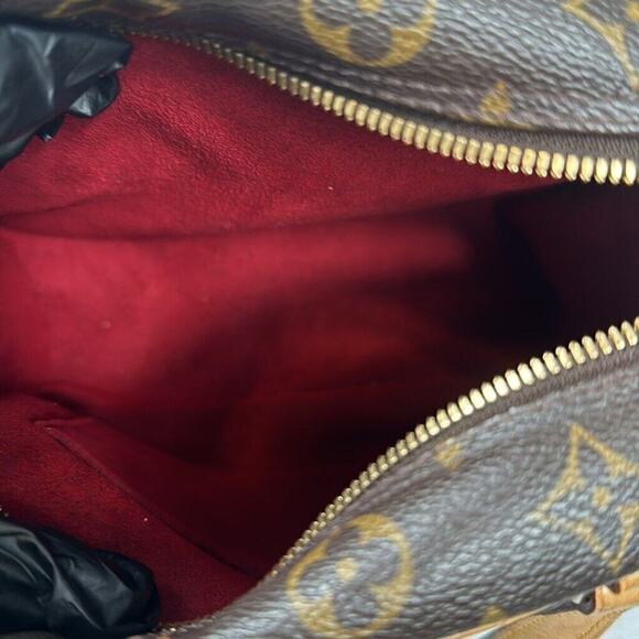 Guaranteed Authentic Louis Vuitton Excentri-Cité Monogram Canvas Top Handle Bag - Picture 11 of 16